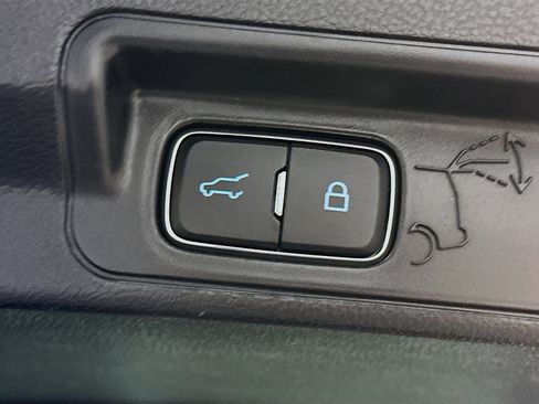 Used 2022 Ford Explorer XLT w/ Equipment Group 202A image 32