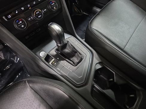 Used 2018 Volkswagen Tiguan SEL FWD image 25