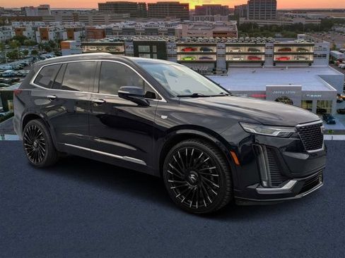 Used 2021 Cadillac XT6 Premium Luxury w/ LPO, Floor Liner Package FWD image 1