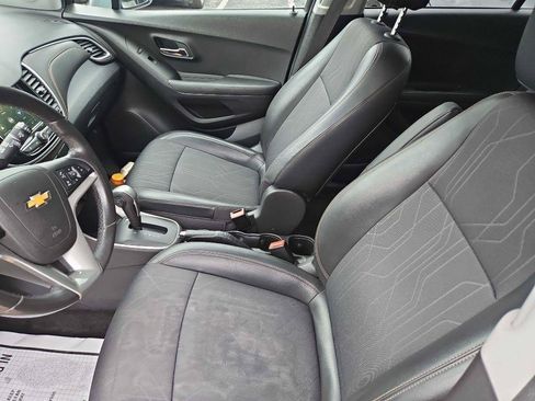 Used 2019 Chevrolet Trax LT w/ LT Convenience Package FWD image 11