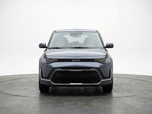 Used 2025 Kia Soul LX w/ LX Technology Package image 2