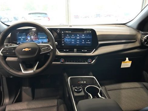 New 2026 Chevrolet Equinox LT w/ Convenience Package II FWD image 12