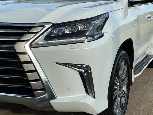 Used 2016 Lexus LX 570 4WD w/ Luxury Package image 12