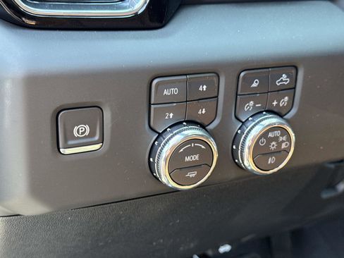 New 2025 GMC Sierra 2500 Denali Ultimate w/ Max Trailering Package image 19