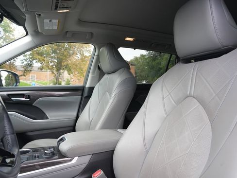 Used 2020 Toyota Highlander Platinum AWD/4WD image 11