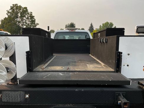 Used 2012 Ford F550 4x4 Crew Cab Super Duty w/ Payload Upgrade Pkg image 24