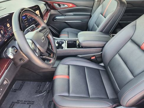 Used 2026 Chevrolet Traverse RS w/ LPO, Floor Liner Package FWD image 5