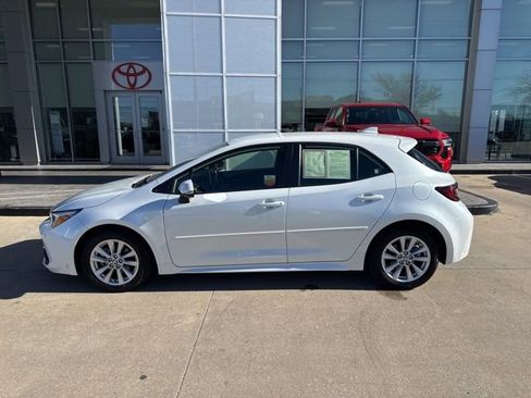 Certified 2024 Toyota Corolla SE image 2