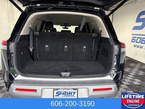 Used 2024 Nissan Pathfinder SL AWD/4WD image 10