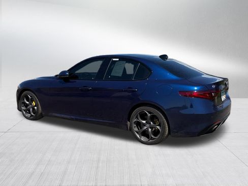 Used 2017 Alfa Romeo Giulia Ti w/ TI 19" Sport Package AWD/4WD image 5