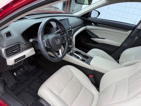 Used 2018 Honda Accord Touring image 2