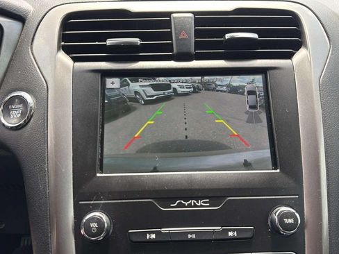Used 2019 Ford Fusion SE FWD image 10