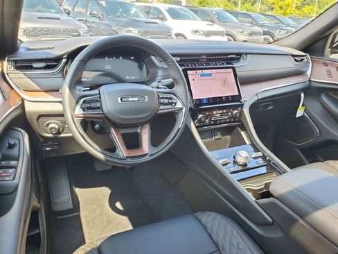 New 2025 Jeep Grand Cherokee Summit image 7