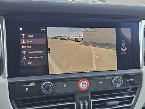 Certified 2026 Porsche Macan Turbo AWD/4WD image 18