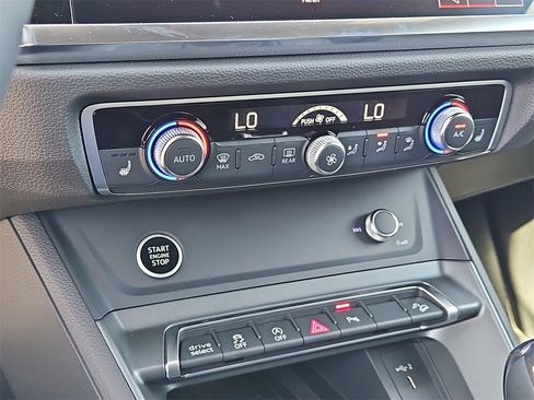 New 2025 Audi Q3 2.0T Premium image 27