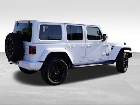Used 2020 Jeep Wrangler Unlimited Sahara AWD/4WD image 4