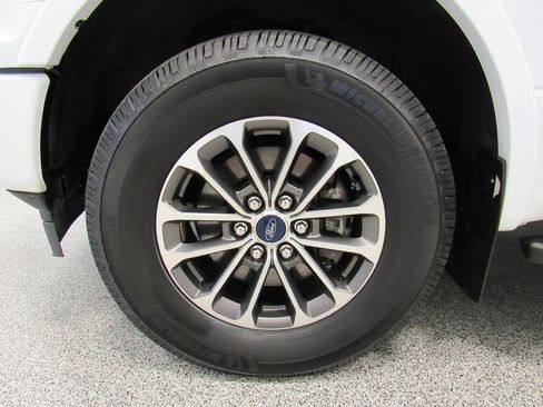 Used 2019 Ford F150 XLT w/ Equipment Group 302A Luxury AWD/4WD image 11