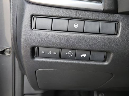 Certified 2025 Nissan Rogue SV FWD image 18