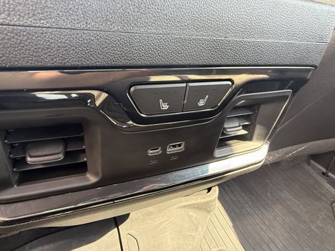 Used 2022 GMC Sierra 1500 AT4 w/ AT4 Premium Package AWD/4WD image 16