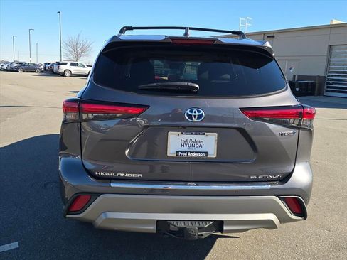 Used 2023 Toyota Highlander Platinum image 4