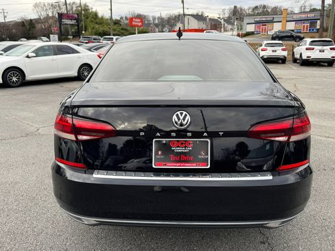 Used 2022 Volkswagen Passat 2.0T SE image 6