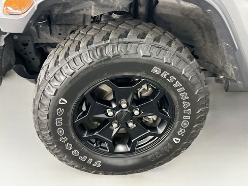 Used 2023 Jeep Wrangler Unlimited w/ Cold Weather Group image 11