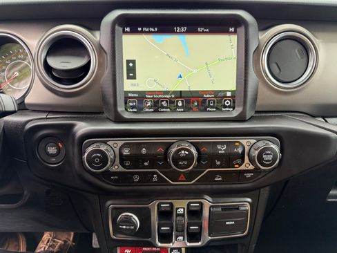 Used 2021 Jeep Gladiator Rubicon image 17