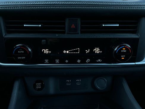 Used 2025 Nissan Rogue SV image 27