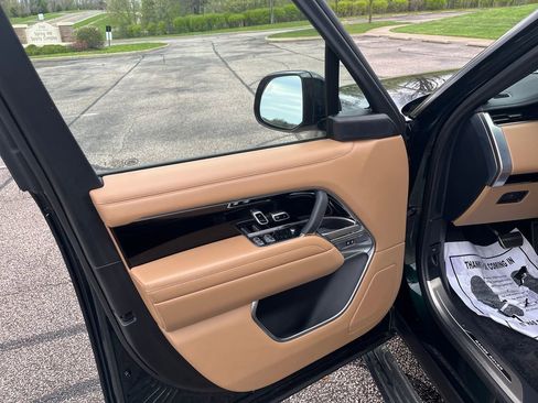 Used 2024 Land Rover Range Rover Long Wheelbase SE image 12
