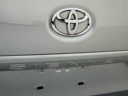 Used 2020 Toyota Sienna LE FWD image 21