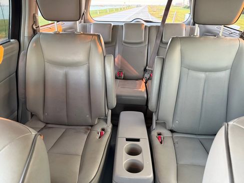 Used 2015 Nissan Quest Platinum image 12