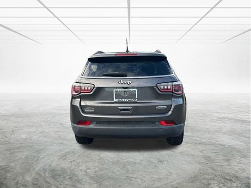 Used 2019 Jeep Compass Latitude FWD image 5