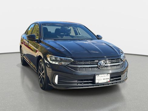 Used 2023 Volkswagen Jetta Sport image 3