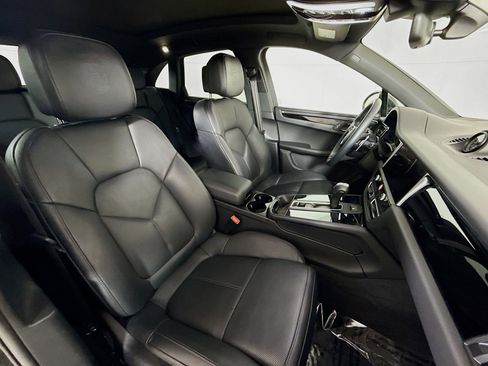 Certified 2024 Porsche Macan AWD/4WD image 28