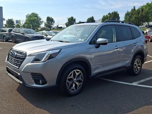 Certified 2022 Subaru Forester Premium AWD/4WD image 3