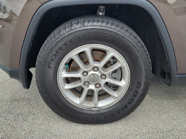 Used 2020 Jeep Grand Cherokee Laredo AWD/4WD image 6