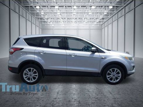 Used 2017 Ford Escape SE FWD image 8