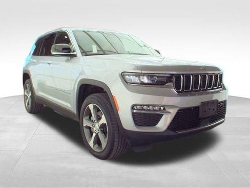Used 2023 Jeep Grand Cherokee 4WD 4xe image 2