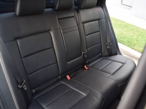 Used 2014 Mercedes-Benz E 250 BlueTEC Sedan image 46