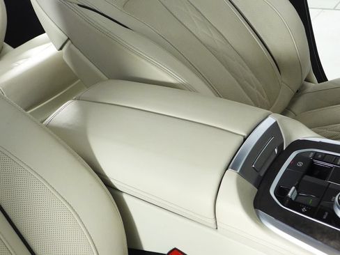 Used 2023 BMW ALPINA XB7 AWD/4WD image 16