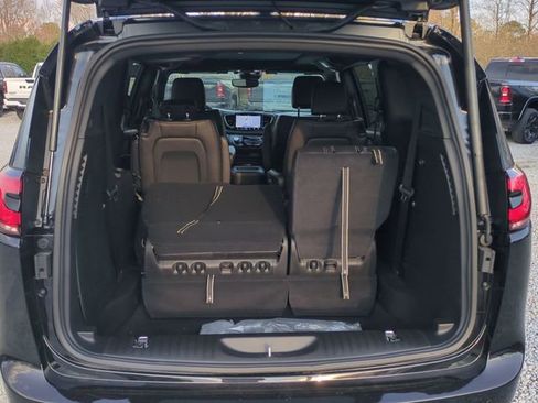 New 2026 Chrysler Pacifica Select w/ S Appearance Package image 32