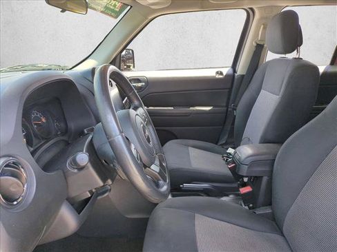 Used 2014 Jeep Patriot Latitude FWD image 14