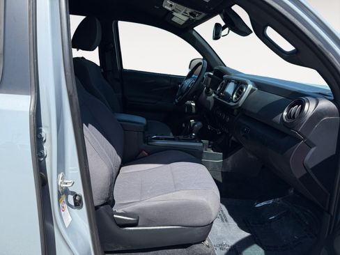 Used 2019 Toyota Tacoma TRD Off-Road w/ Technology Package AWD/4WD image 19