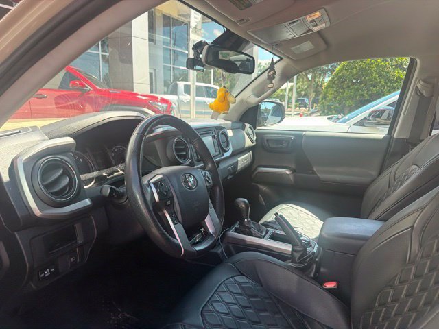 Used 2019 Toyota Tacoma SR5 RWD image 2