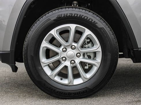 Used 2021 Jeep Grand Cherokee Laredo AWD/4WD image 11