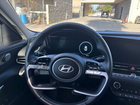 Used 2025 Hyundai Elantra Limited image 35