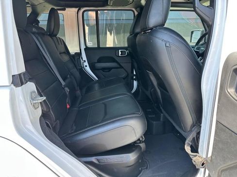 Used 2023 Jeep Wrangler Unlimited Sahara w/ Cold Weather Group AWD/4WD image 10