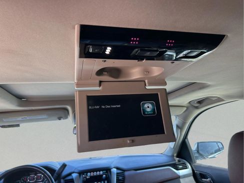 Used 2019 Chevrolet Suburban Premier image 39