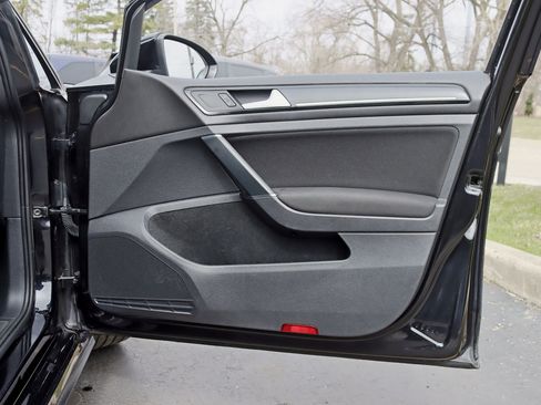 Used 2017 Volkswagen GTI Sport image 33