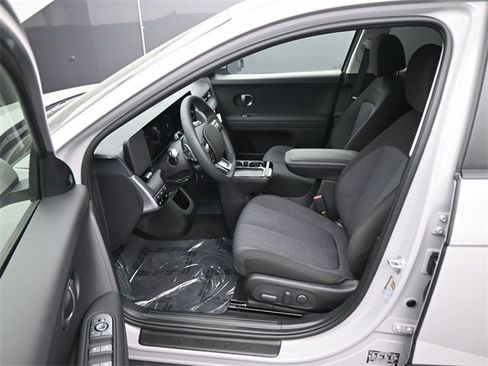 New 2025 Hyundai Ioniq 5 SE image 11
